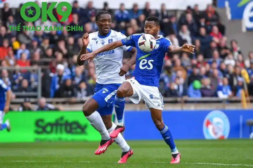 Auxerre gặp nhiều khó khăn trước Strasbourg. (Ảnh: Internet) Auxerre gặp nhiều khó khăn trước Strasbourg. (Ảnh: Internet)