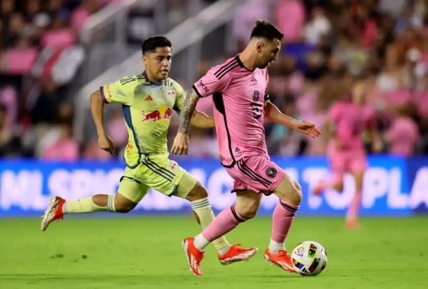Messi và đồng đội có cơ hội giành trọn 3 điểm trước New York RB. (Ảnh: Internet) Messi và đồng đội có cơ hội giành trọn 3 điểm trước New York RB. (Ảnh: Internet)